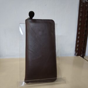 Billetera de cuero marrón lisa
